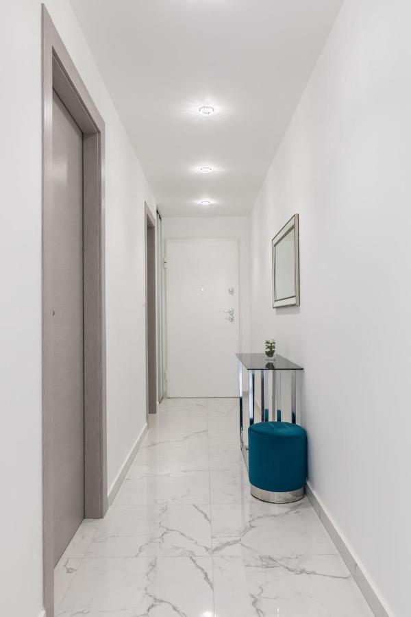 Elysian Zen Luxury - Two Bedroom With Terrace And Sea View Appartement Split